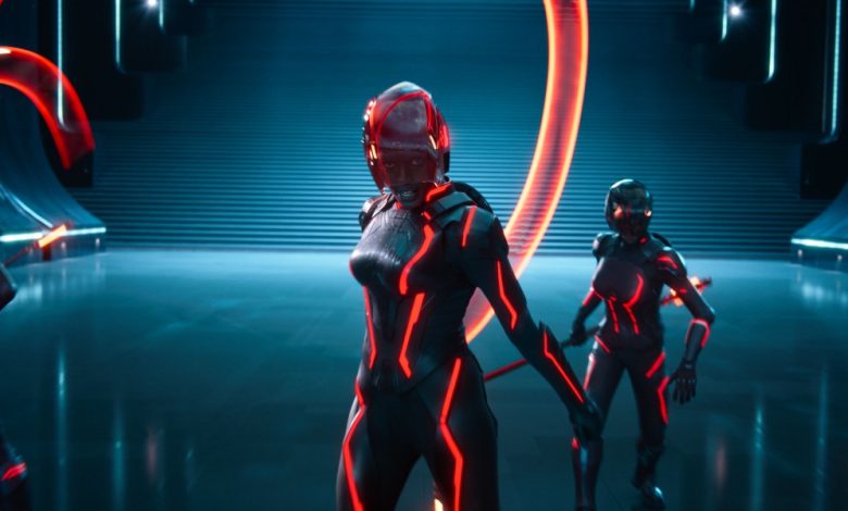 ‘Tron: Ares’: Disney Sans Marvel Dazzles Hall H With Laser Light Show, Jared Leto And Jeff Bridges –...