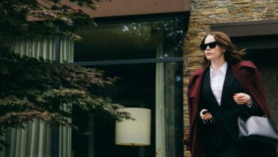 ‘Bugonia’ Review: Jesse Plemons Is Nutcase Conspiracy Theorist Who Kidnaps Emma Stone In Yorgos Lant...
