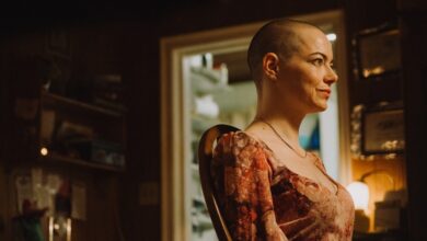 ‘Bugonia’: What The Critics Are Saying About Yorgos Lanthimos’ Black Comedy Starring Emma Stone