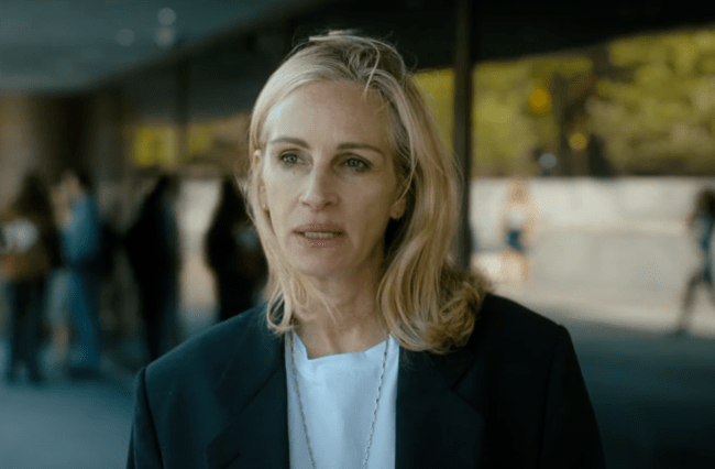 After harsh festival reviews, is Julia Roberts still in the Oscar hunt?