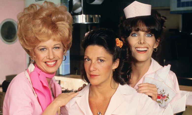 Polly Holliday, Flo, the “Kiss My Grits” Waitress on ‘Alice,’ Dies at 88