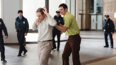 ‘Dead Man’s Wire’ Review: Bill Skarsgård In Gus Van Sant’s True Story That Luigi Mangione Might Like...
